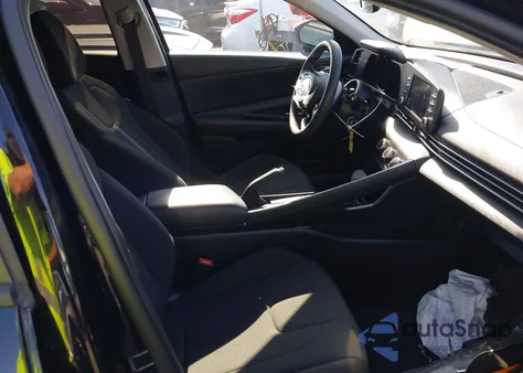 2021 Hyundai Elantra Se z USA, uszkodzony, nr VIN KMHLL4AG1MU101405